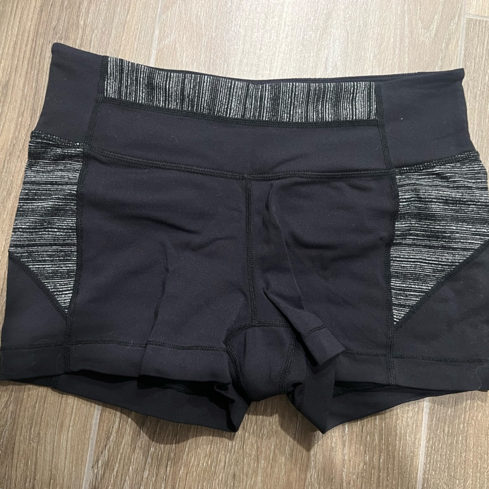 Athleta booty shorts